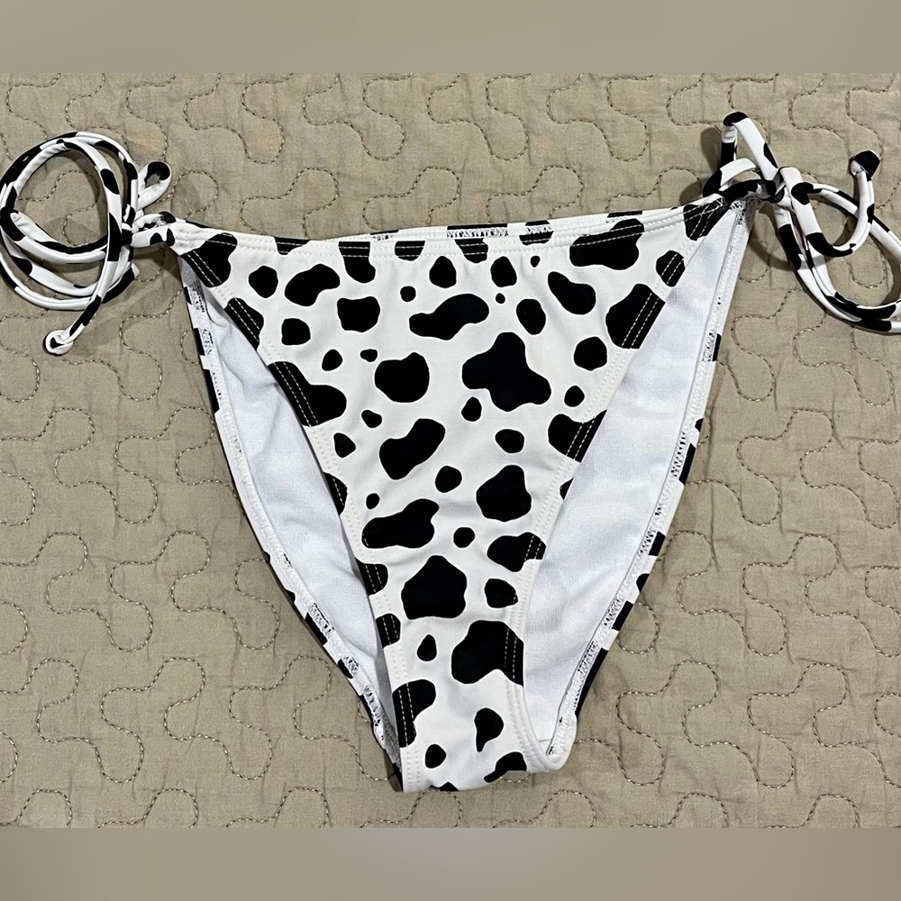 Kendall + Kylie cow print bikini bottoms. S